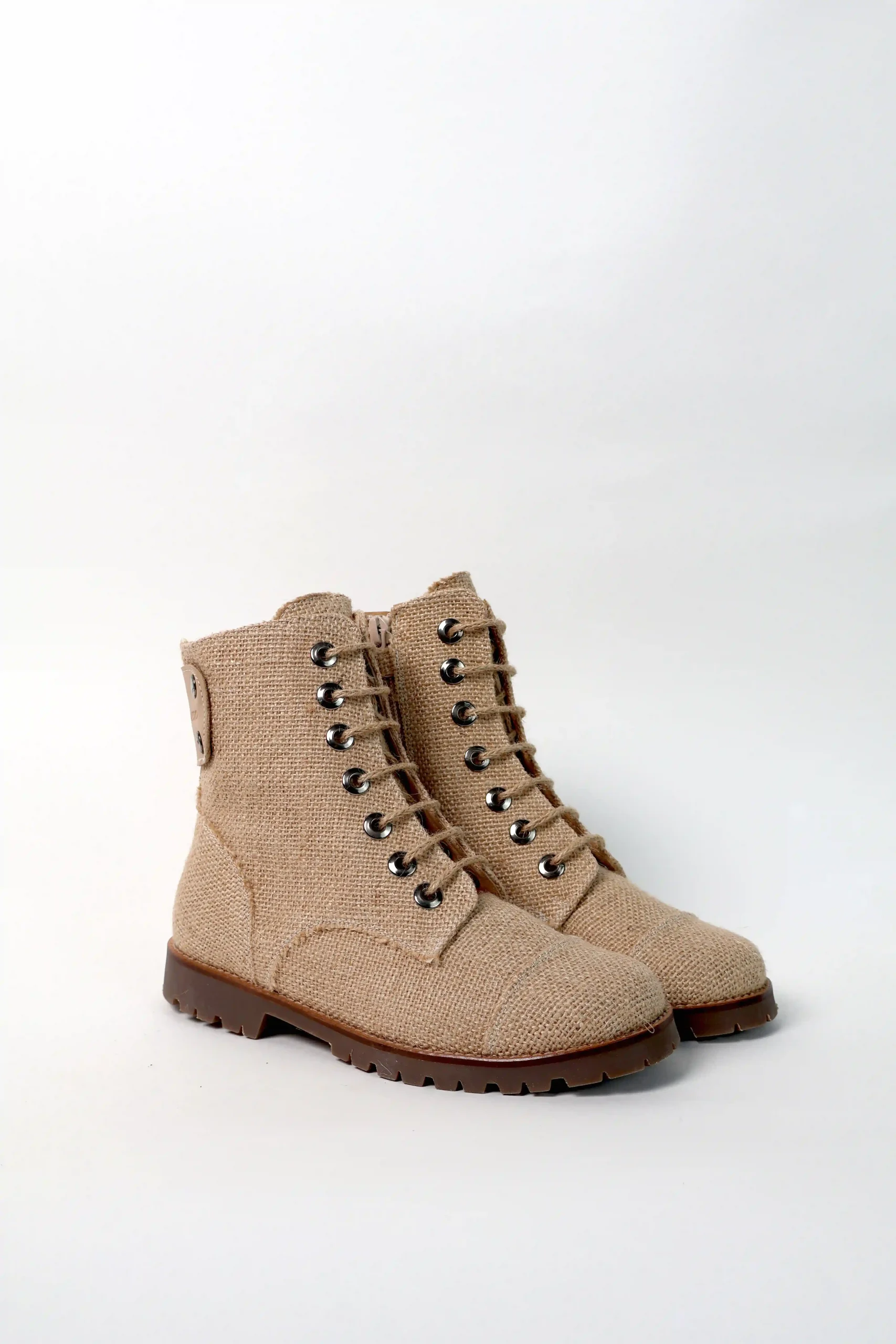 Natural jute boot front